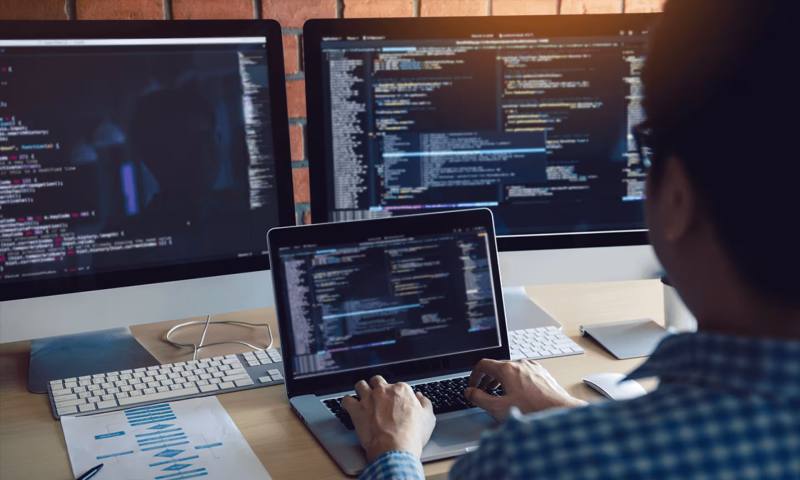 数据科学选型:R与Python如何赋能藁城市网站建设?